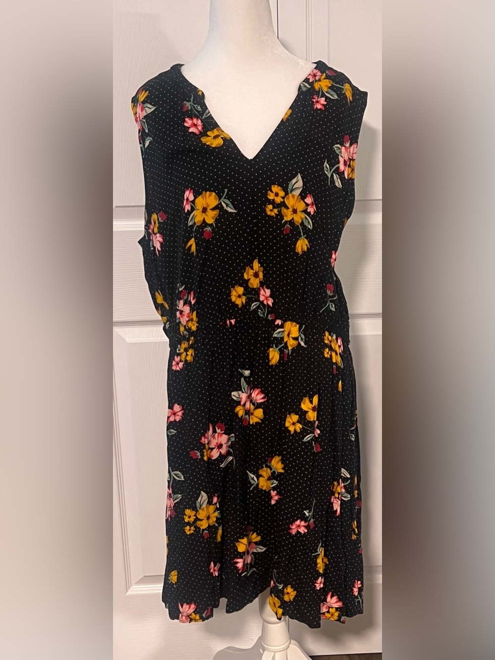 Old Navy Black Floral V-Neck Sleeveless Dress